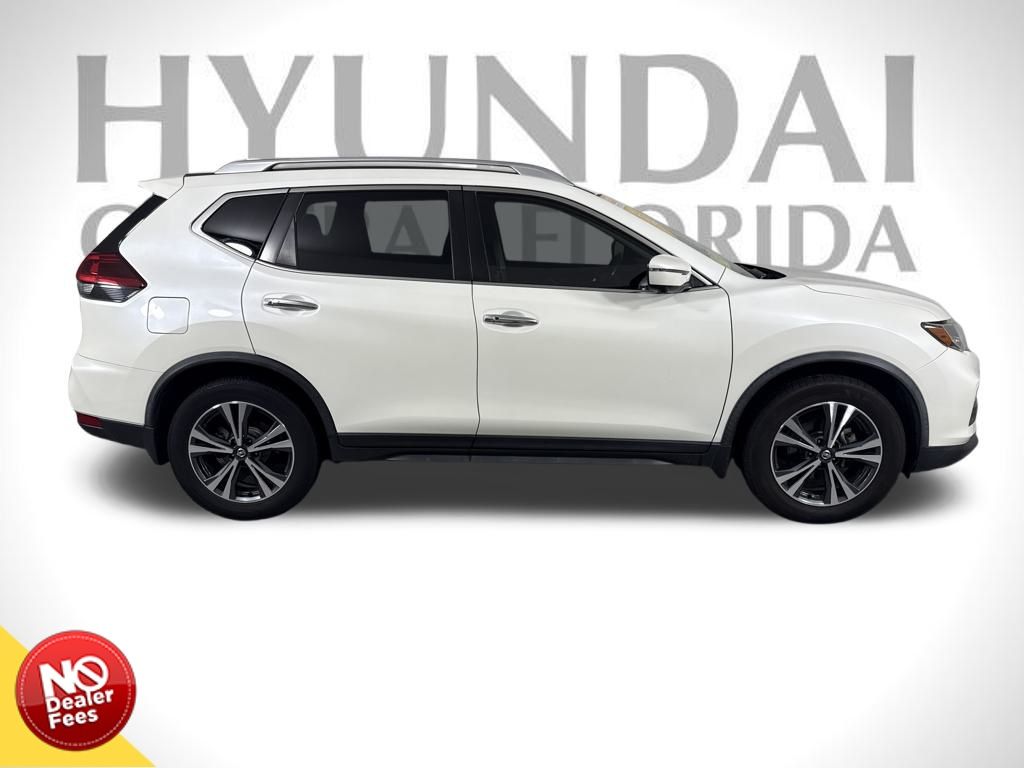 2019 Nissan Rogue SV photo 2