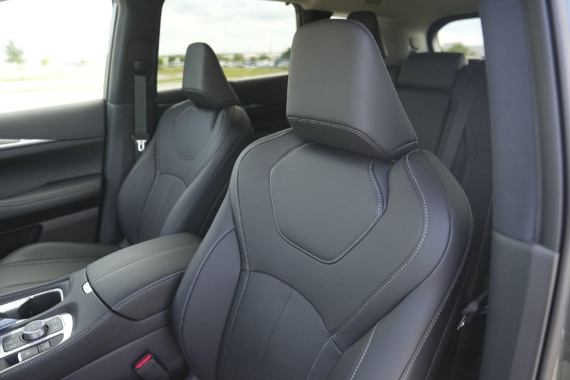 2026 Infiniti QX60 Luxe photo 8