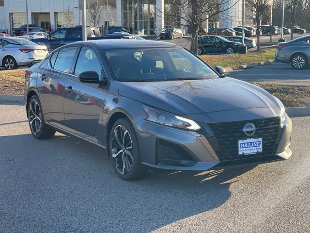 2025 Nissan Altima 2.5 SR photo 2