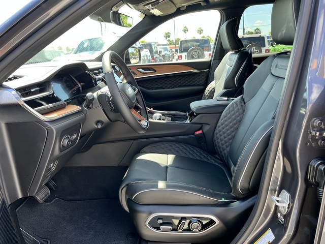 2025 Jeep Grand Cherokee Summit Reserve photo 15