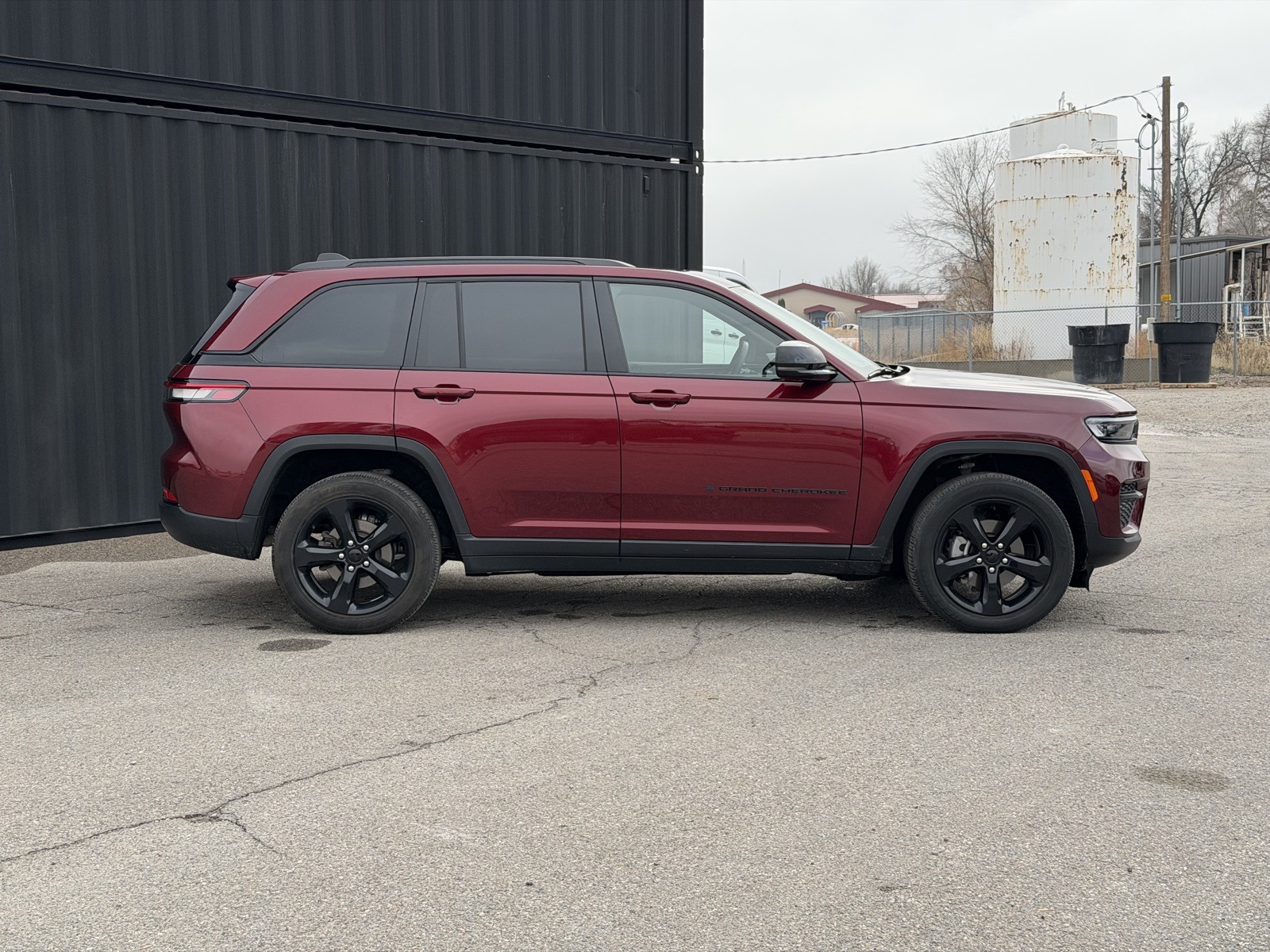 2023 Jeep Grand Cherokee Altitude photo 2