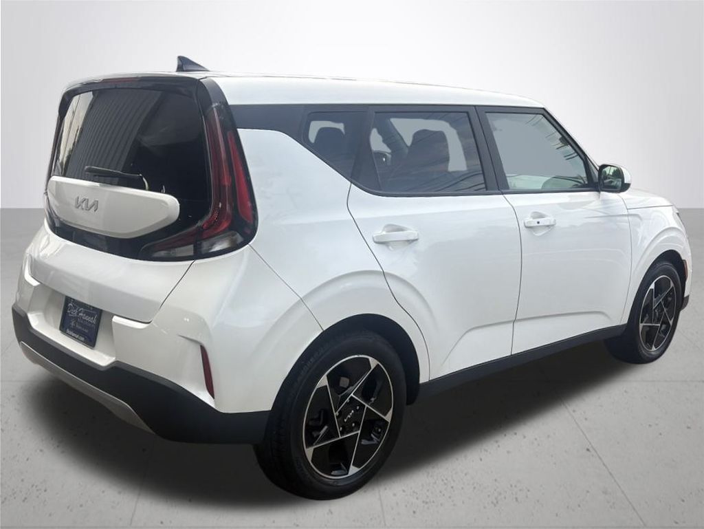2023 Kia Soul EX photo 2