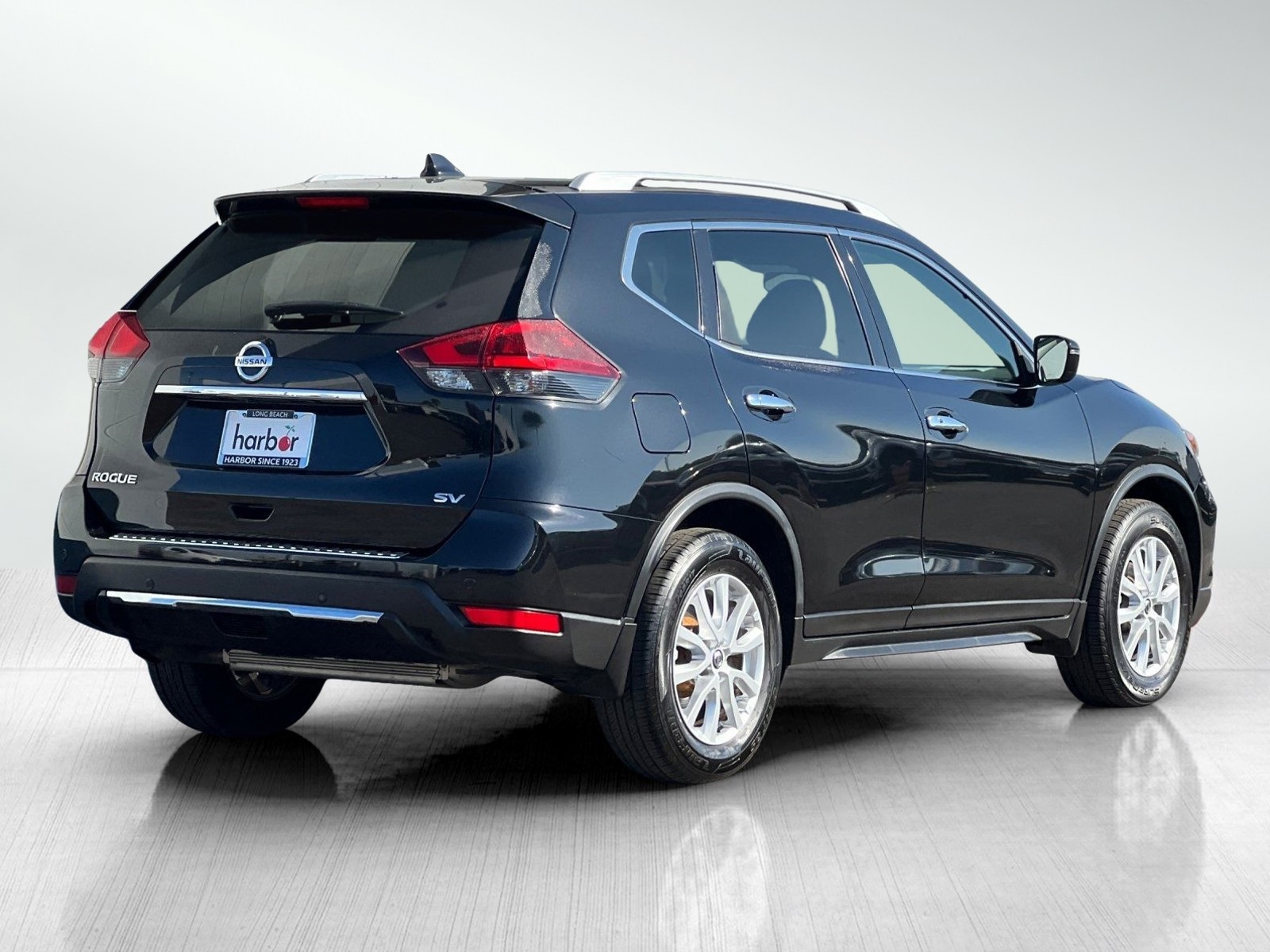 2020 Nissan Rogue SV photo 3