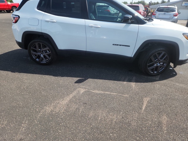 2025 Jeep Compass Limited photo 3