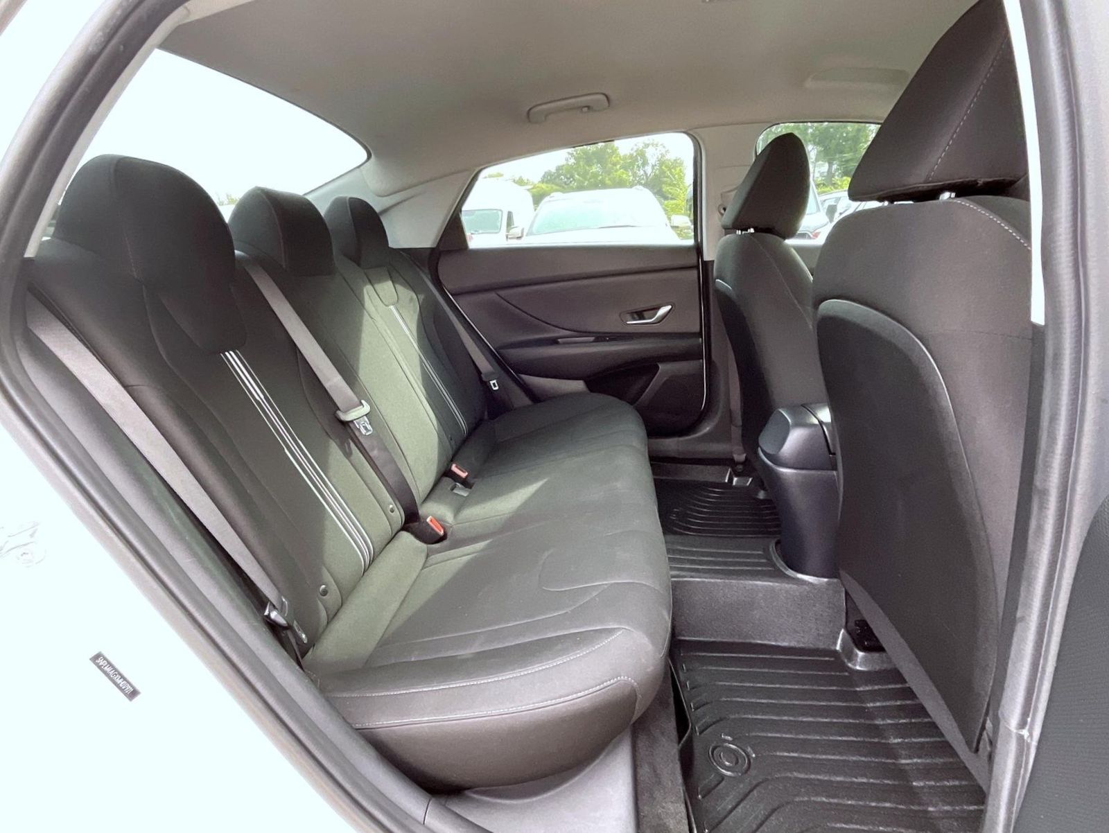 2021 Hyundai Elantra SEL photo 18