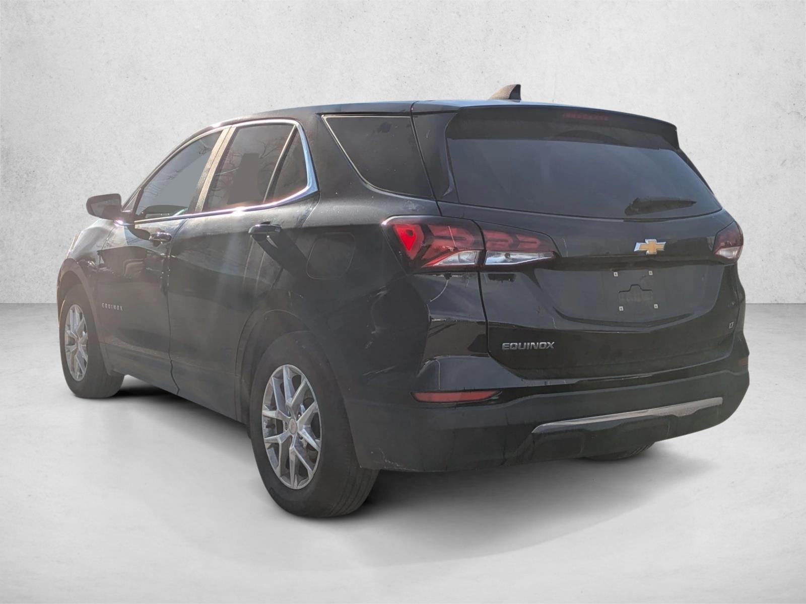 2023 Chevrolet Equinox LT photo 2