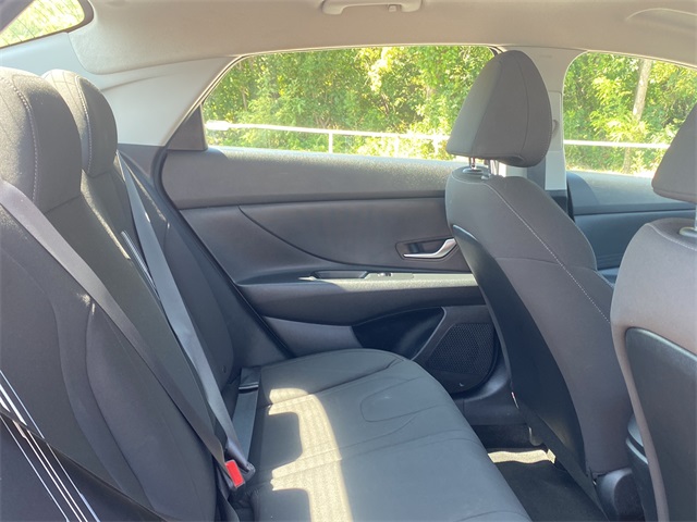 2022 Hyundai Elantra SEL photo 12