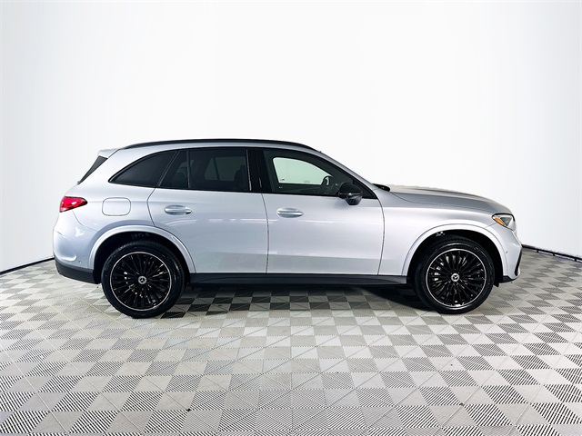 2025 Mercedes Benz GLC 300 photo 8