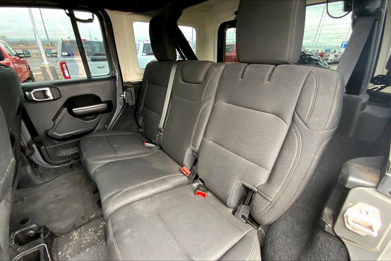 2020 Jeep Wrangler Unlimited Willys photo 19