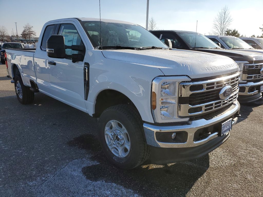 2025 Ford F-250 XLT photo 3
