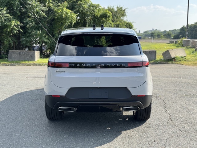 2025 Land Rover Range Rover Sport SE photo 4