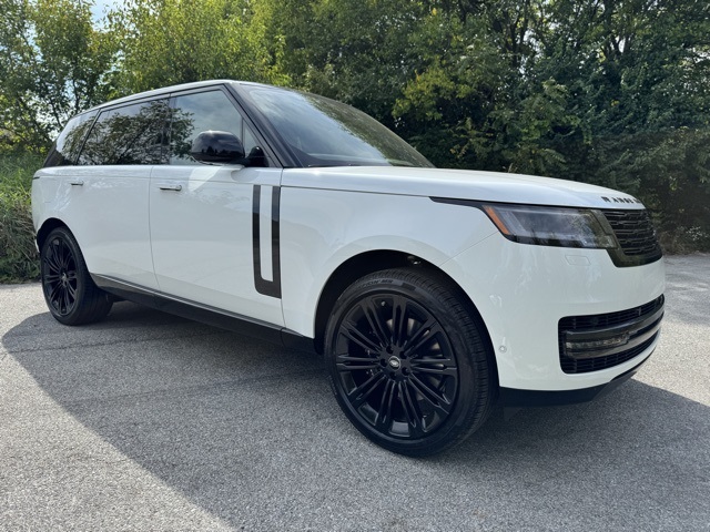 2025 Land Rover Range Rover SE photo 3