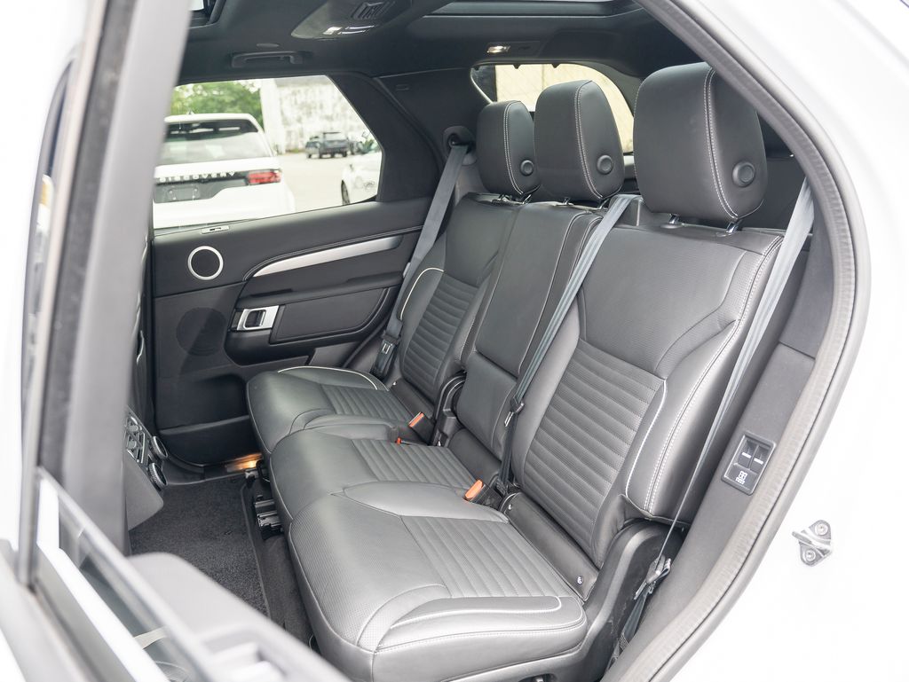 2023 Land Rover Discovery HSE R-Dynamic photo 30