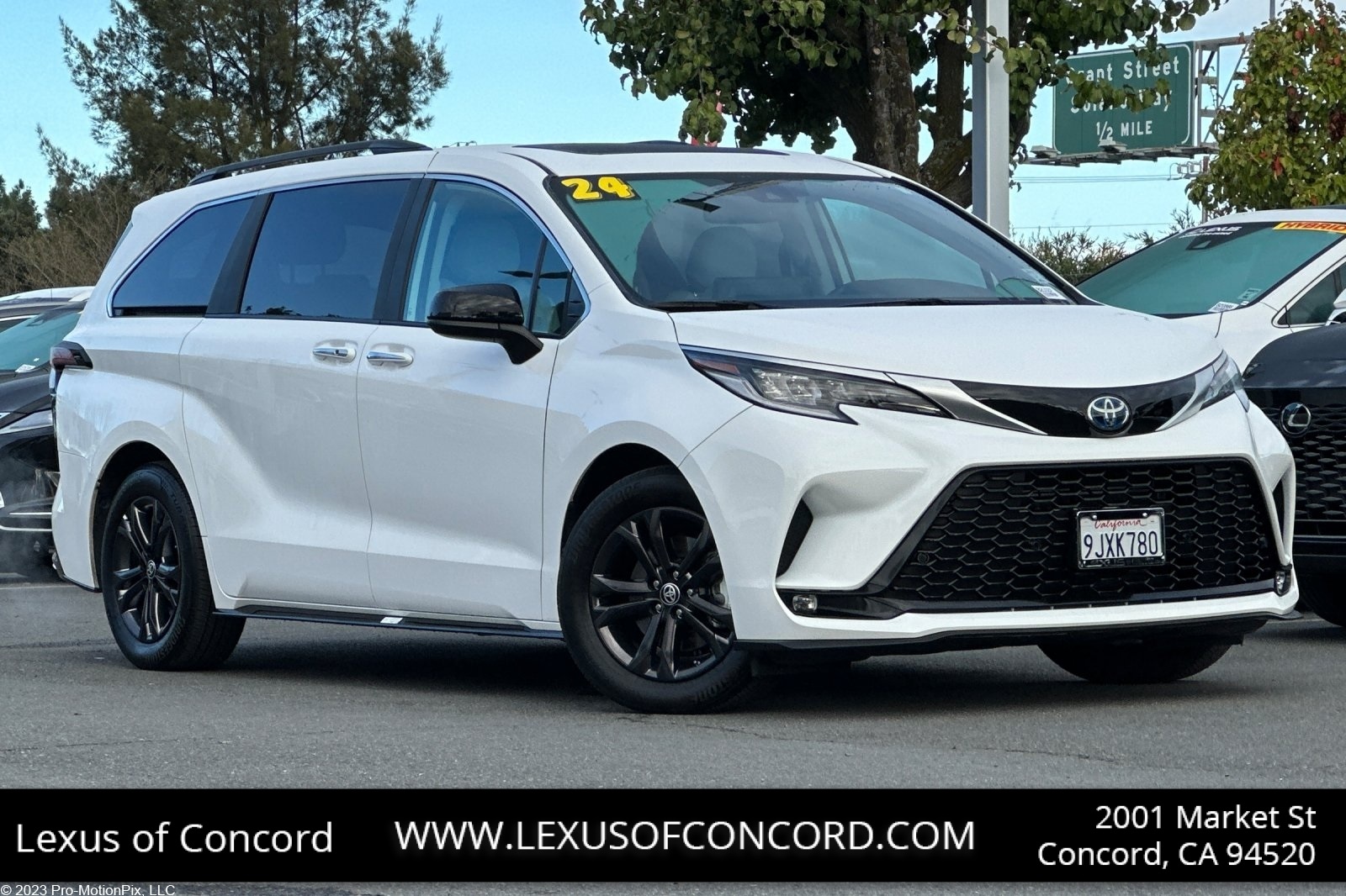2024 Toyota Sienna XSE's photo