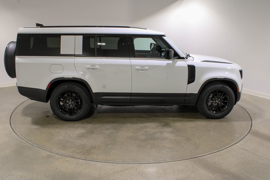 2025 Land Rover Defender 130 S photo 6