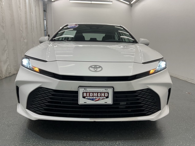 2025 Toyota Camry LE photo 3