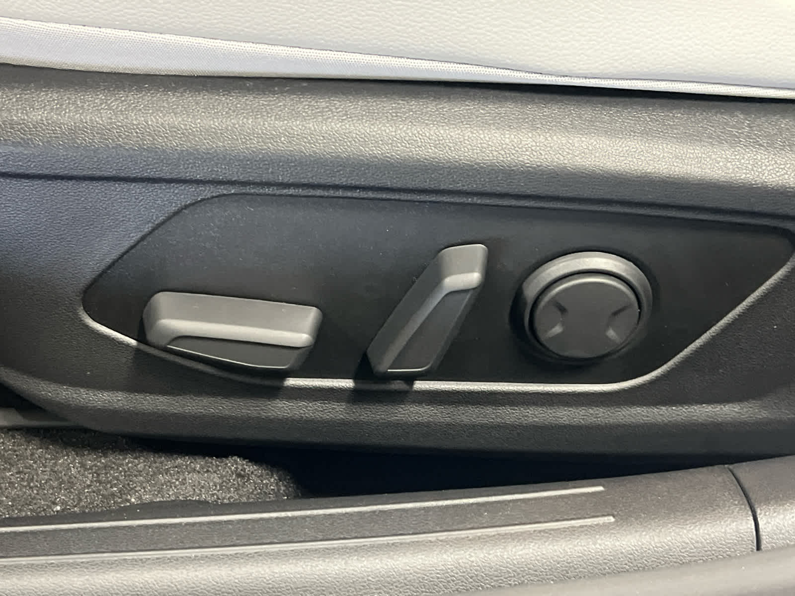 2025 Hyundai Elantra Hybrid Limited photo 38