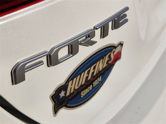 2023 Kia Forte GT photo 10
