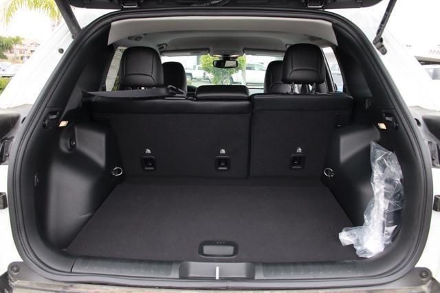 New 2023 Bright White Clear-Coat Exterior Paint Jeep Altitude Lux image 16