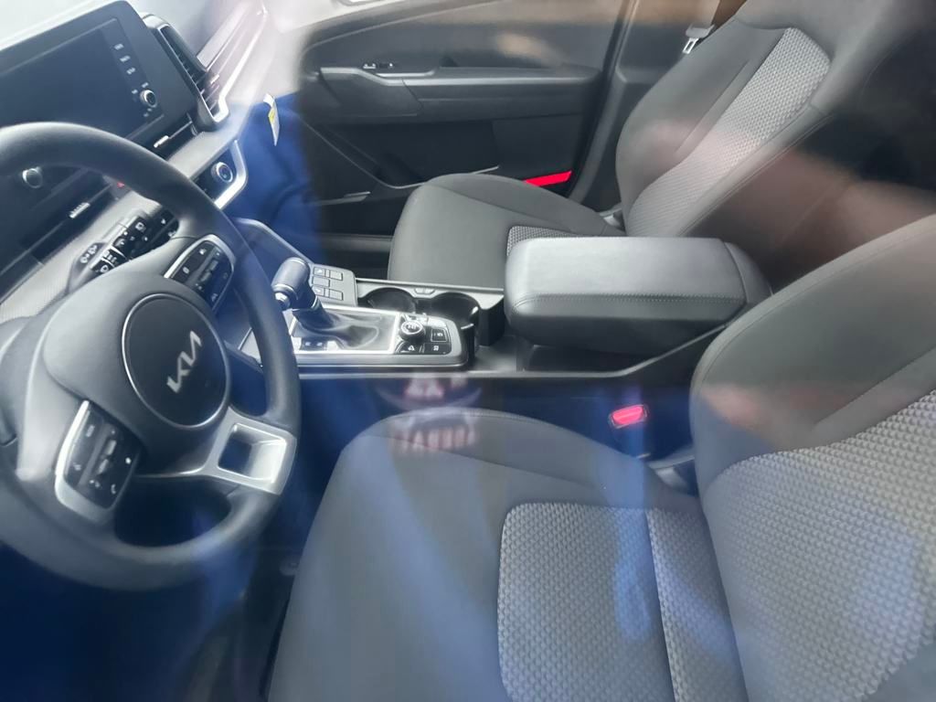 2023 Kia Sportage LX photo 9