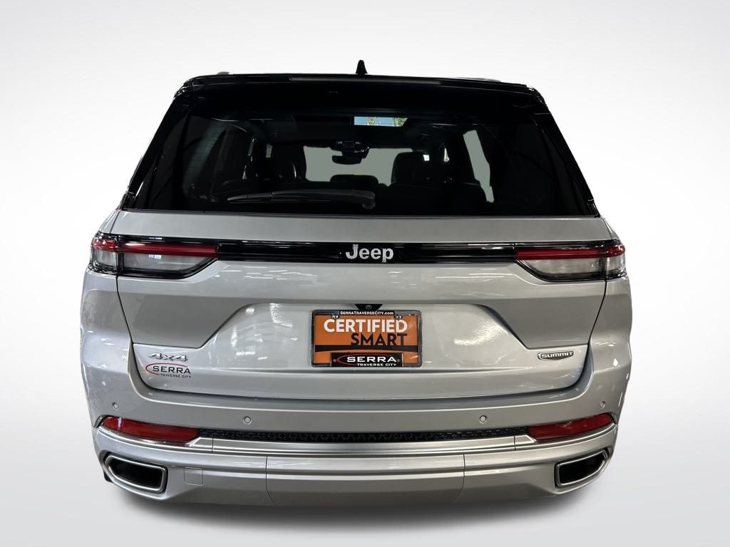 2024 Jeep Grand Cherokee Summit photo 4