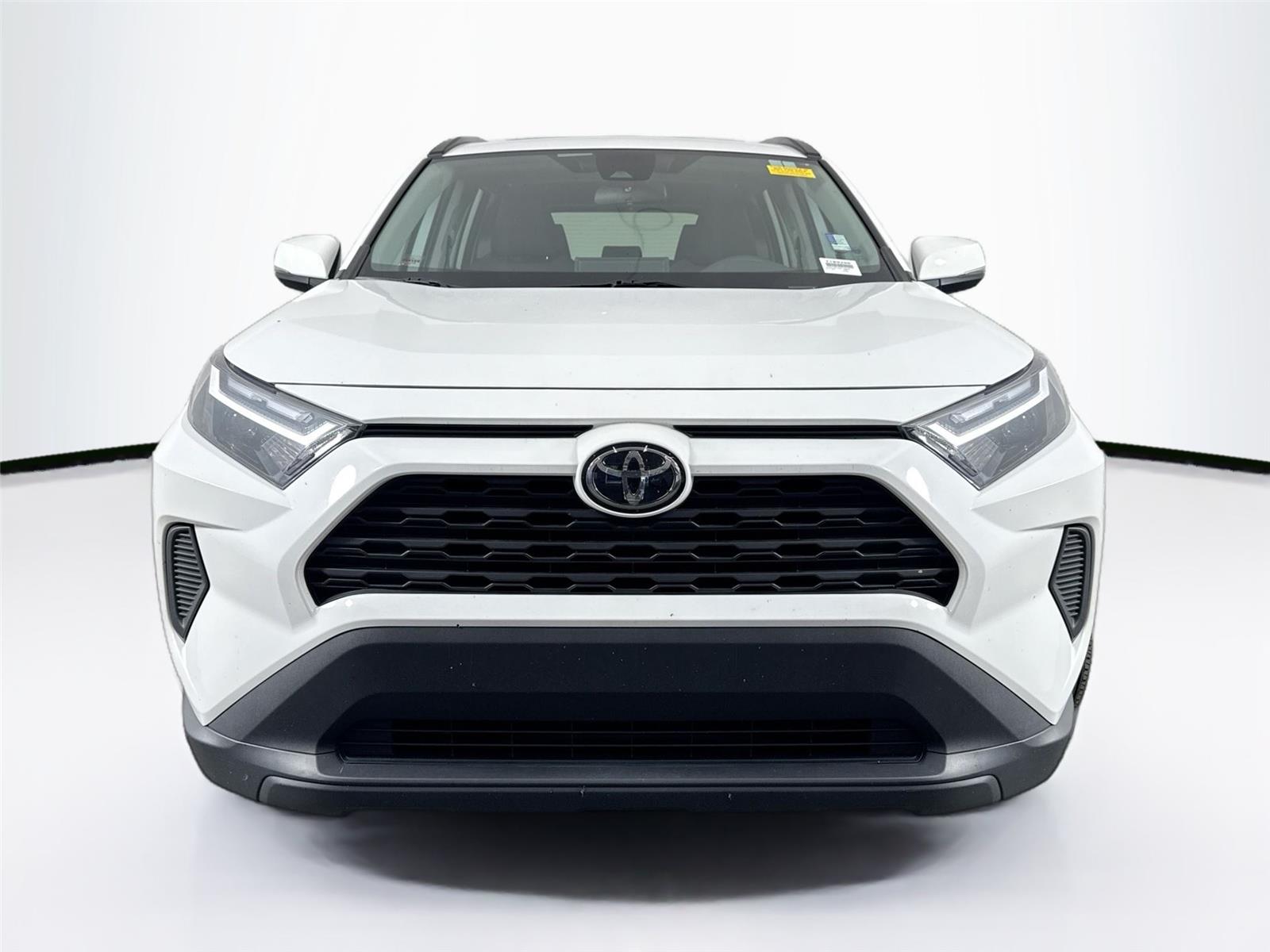 2022 Toyota RAV4 XLE photo 3