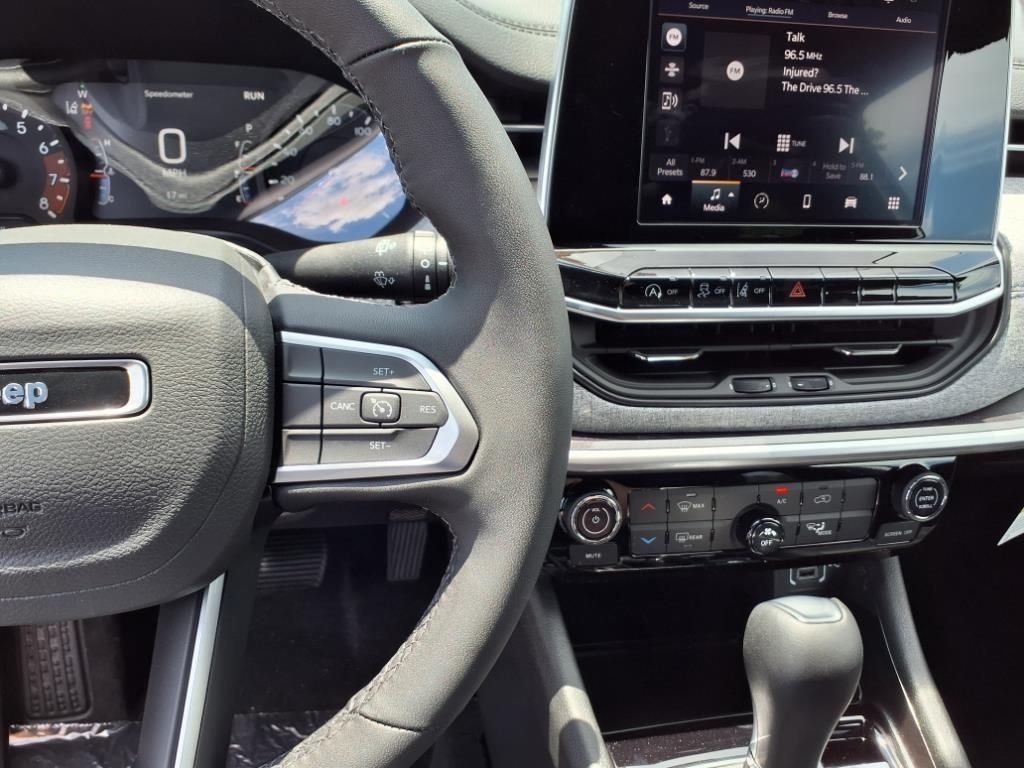 2025 Jeep Compass North Edition Latitude photo 11