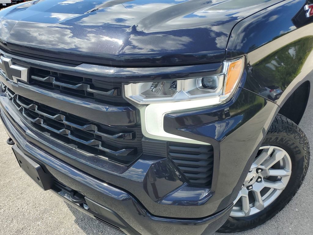 2022 Chevrolet Silverado RST photo 16