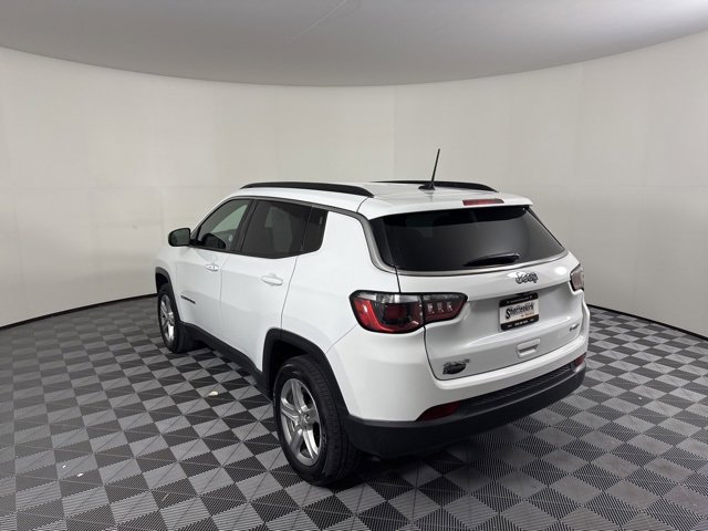 2023 Jeep Compass Latitude photo 2