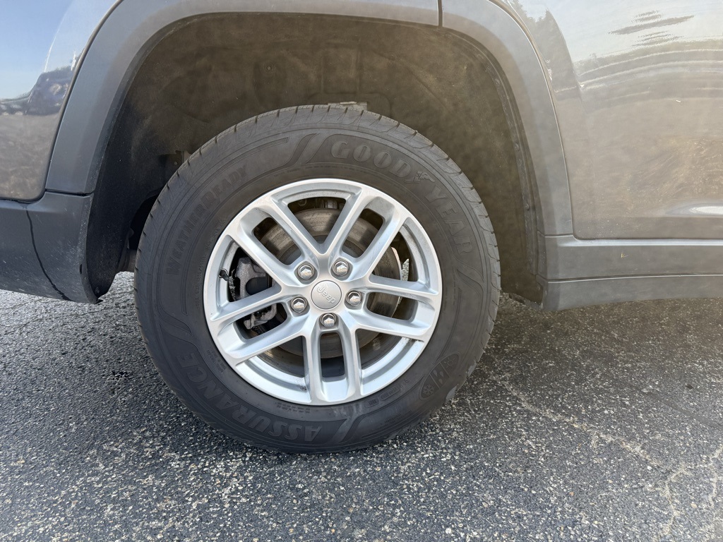 2021 Jeep Grand Cherokee Laredo photo 7