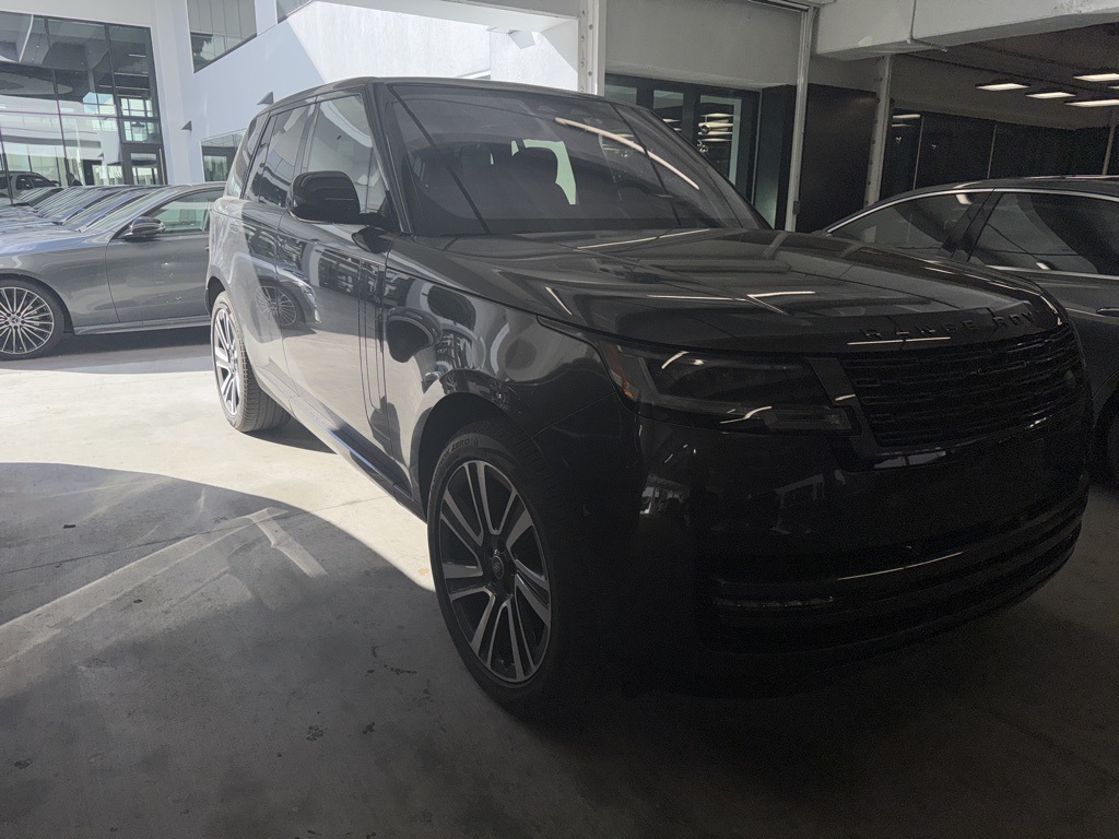 2023 Land Rover Range Rover SE's photo
