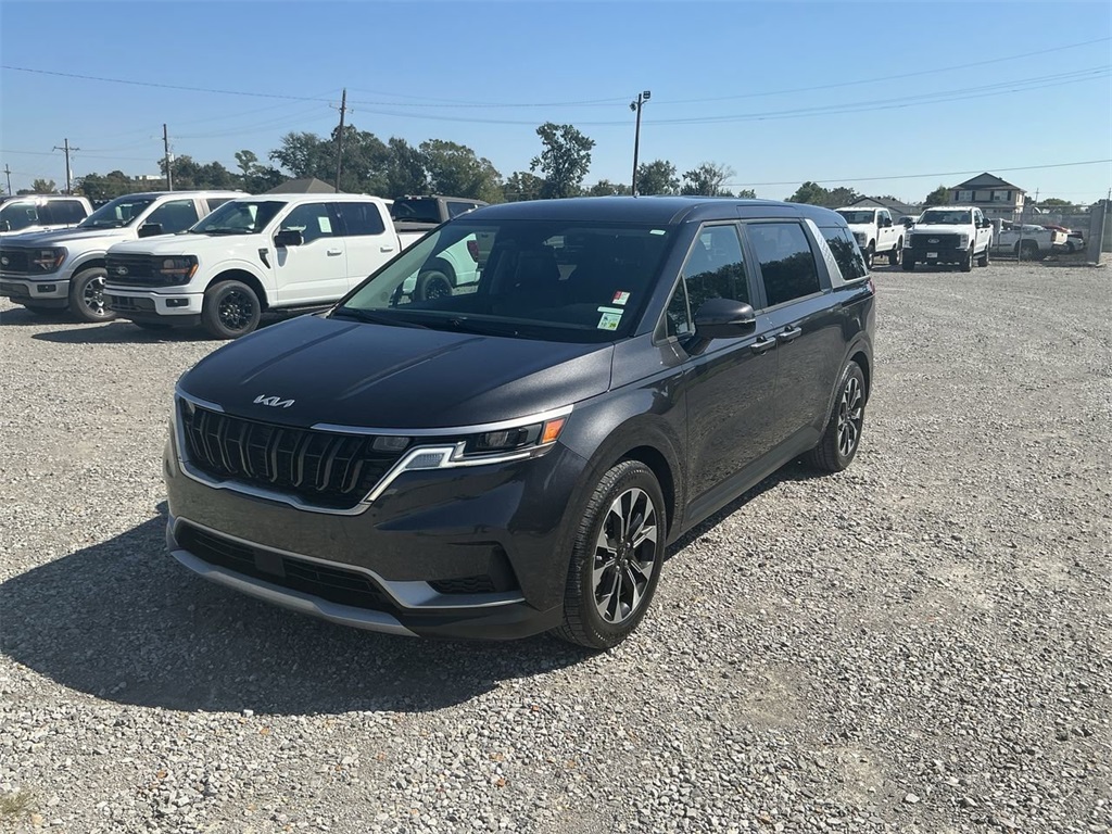 2023 Kia Carnival EX's photo