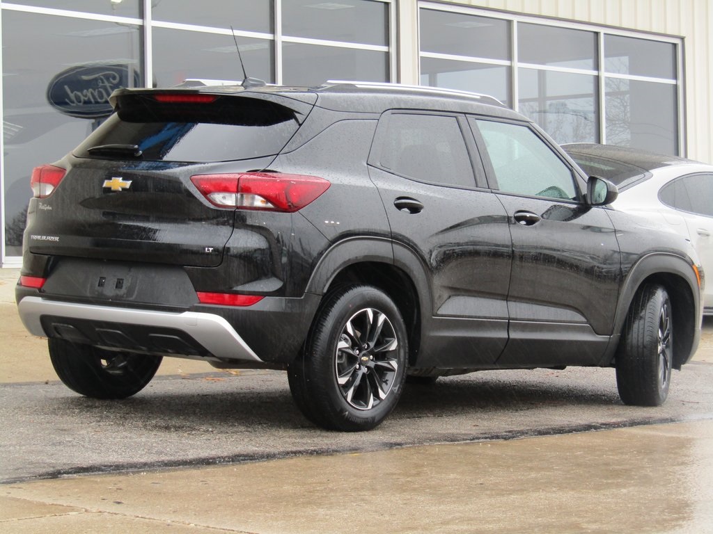 2023 Chevrolet Trailblazer LT photo 2