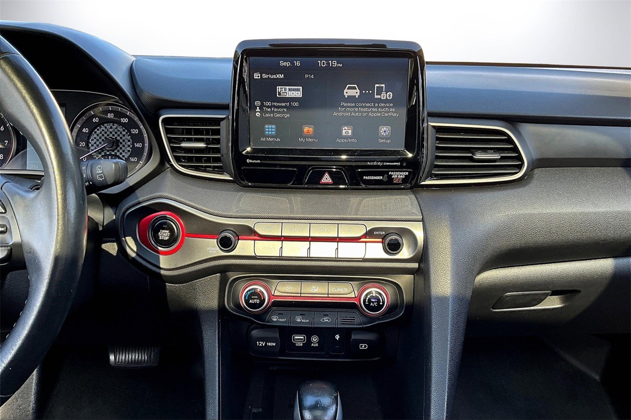 2019 Hyundai Veloster 2.0L Premium photo 11