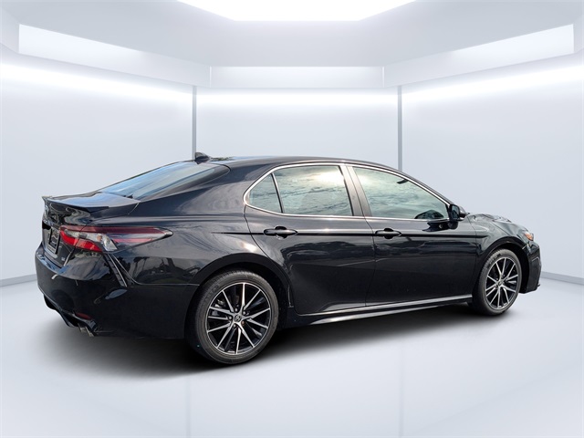 2023 Toyota Camry SE photo 3