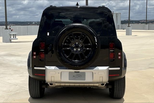 2025 Land Rover Defender 110 S photo 4