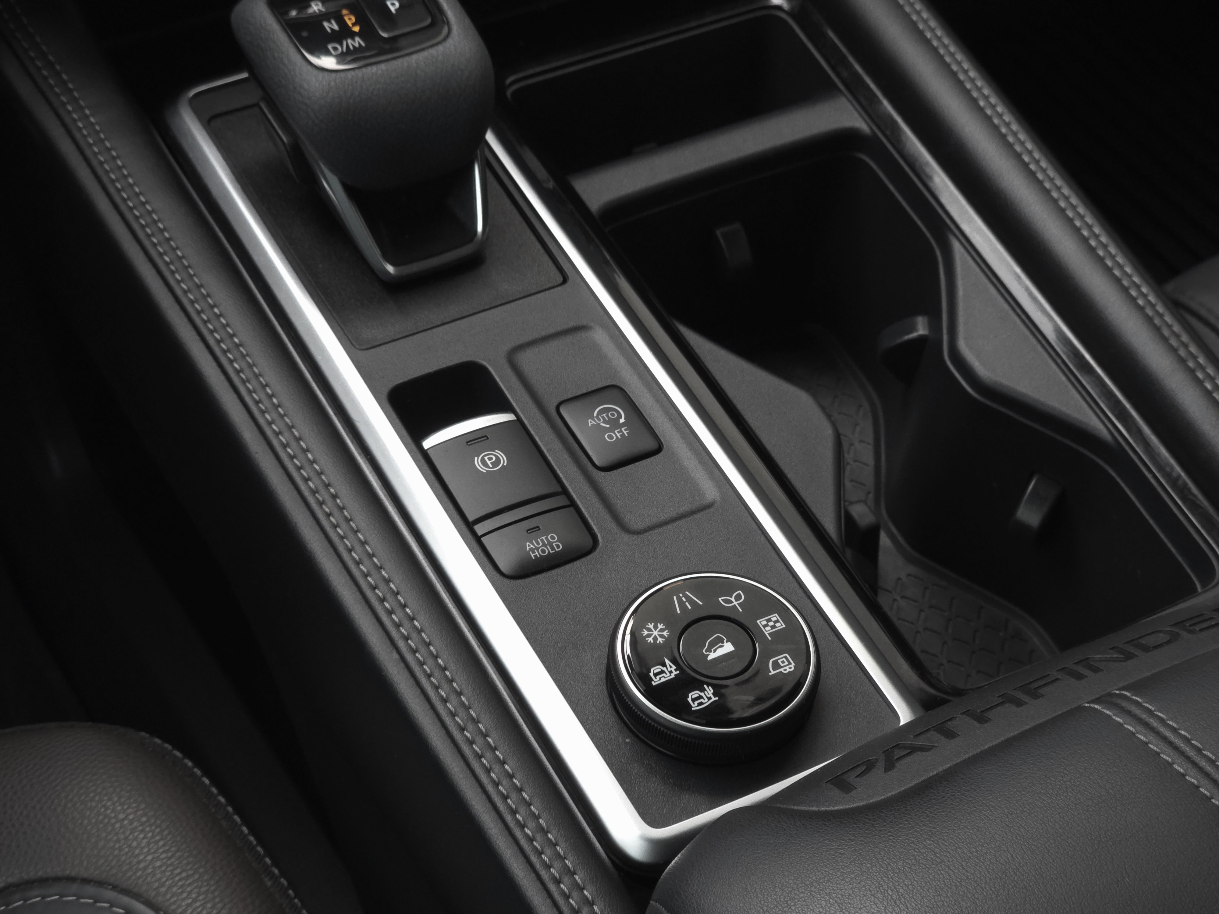 2023 Nissan Pathfinder Platinum photo 8