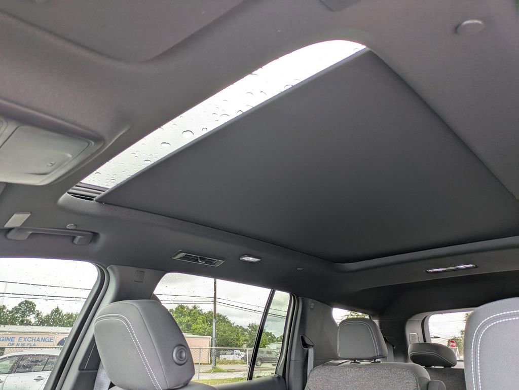 2025 Chevrolet Traverse photo 13