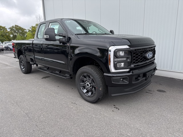 2026 Ford F-350 Super Duty XL's photo