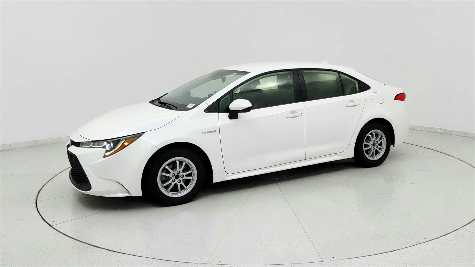 2021 Toyota Corolla Hybrid LE photo 2