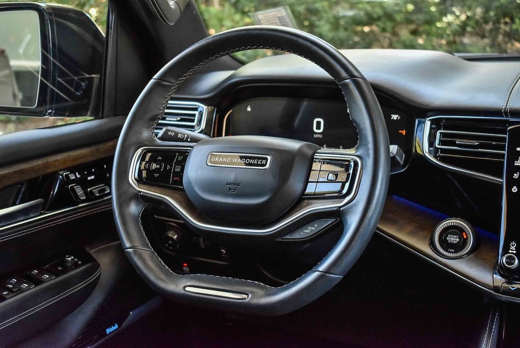 2022 Jeep Grand Wagoneer I photo 13
