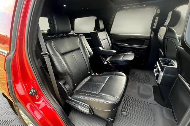 Used 2020 Ford Expedition XLT with VIN 1FMJU1JT9LEA69473 for sale in Kansas City