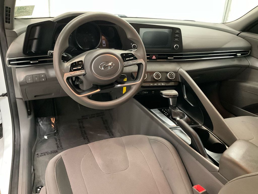 2021 Hyundai Elantra SE photo 4