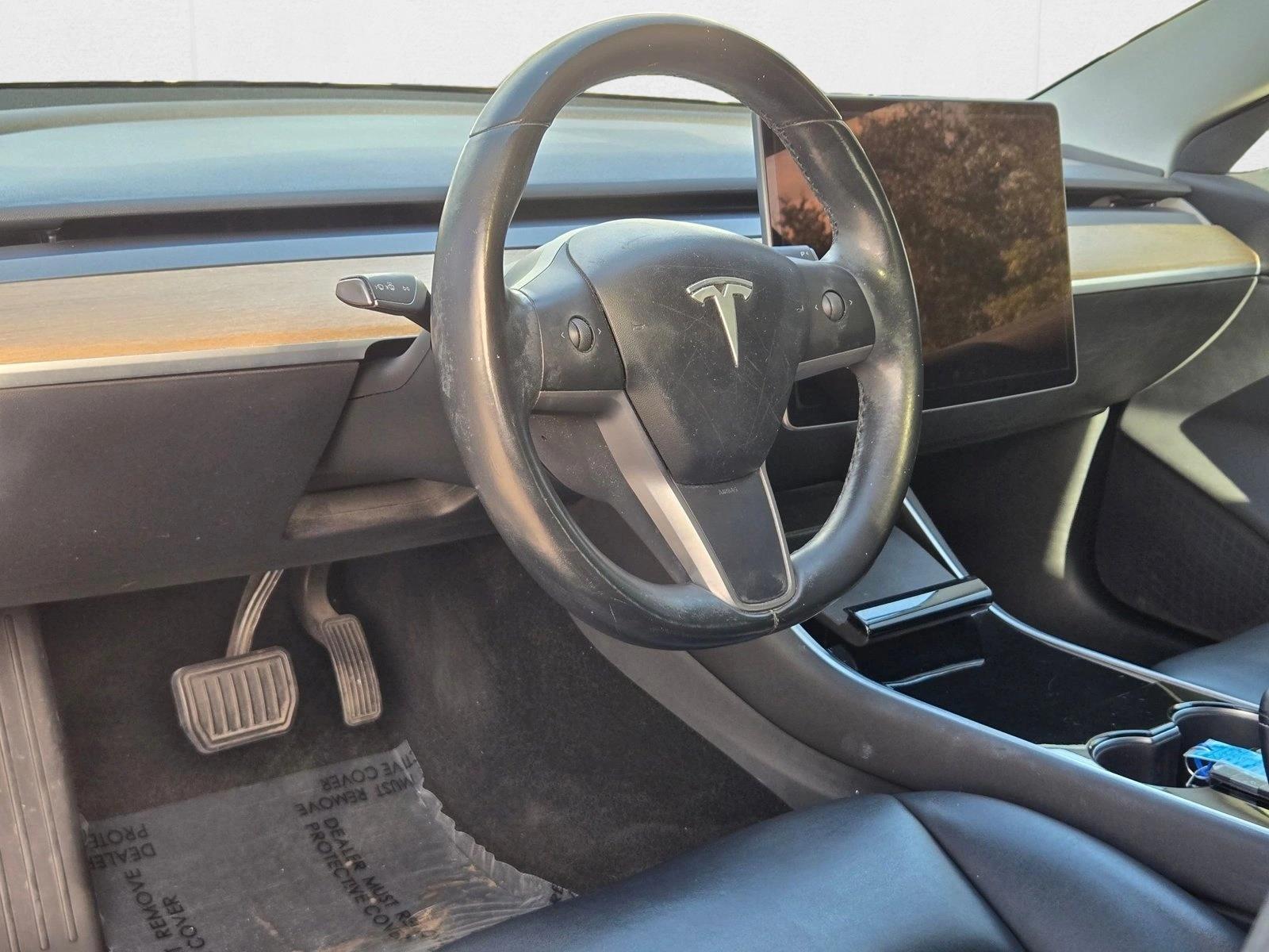 2019 Tesla Model 3 Standard Range Plus photo 9