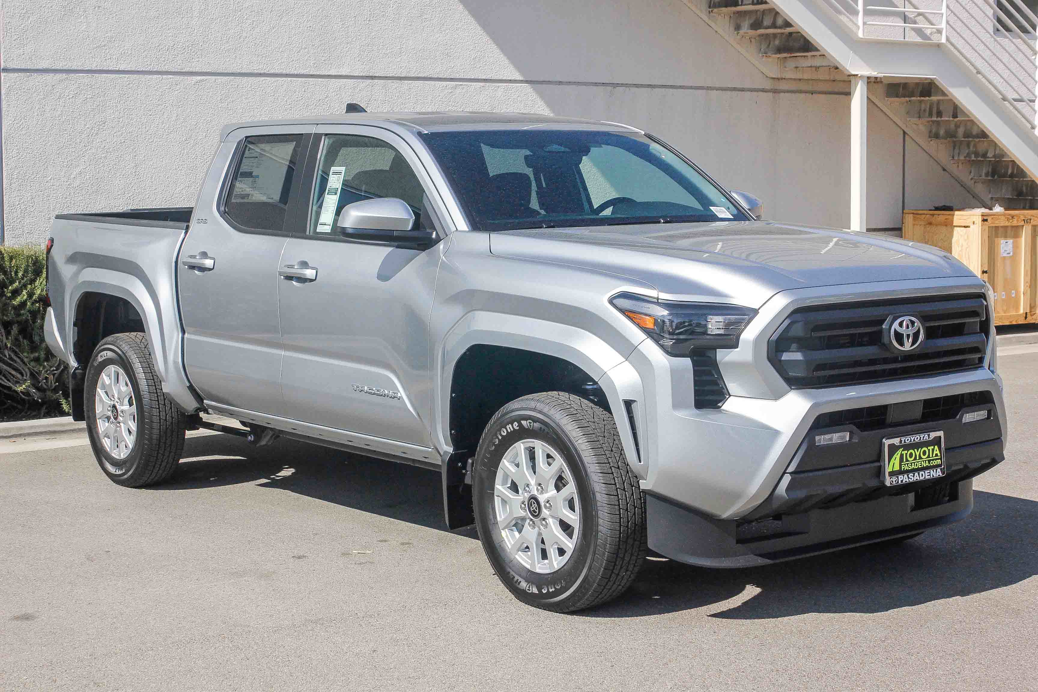 2025 Toyota Tacoma SR5 4x4 photo 3