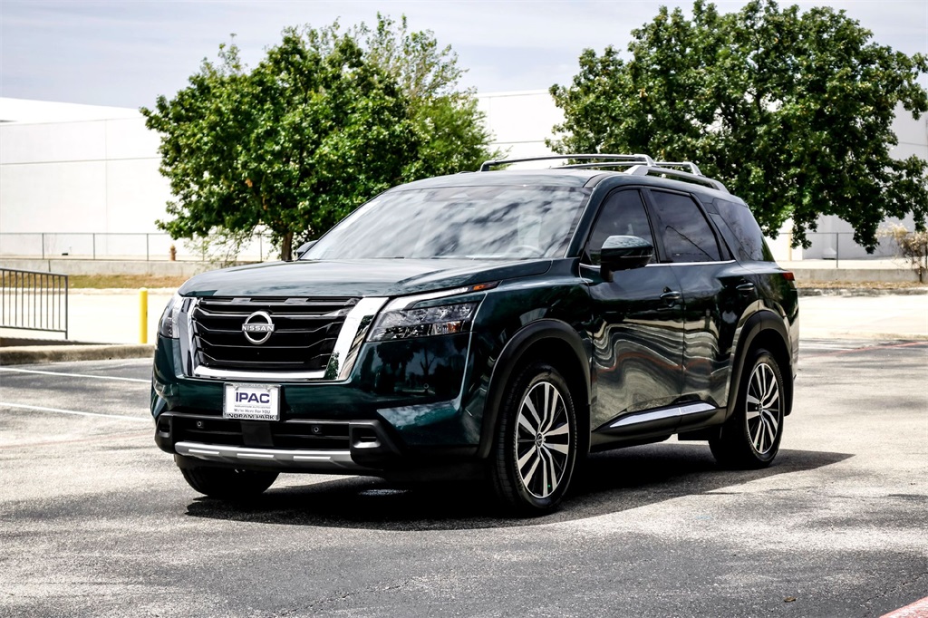 2025 Nissan Pathfinder Platinum photo 6