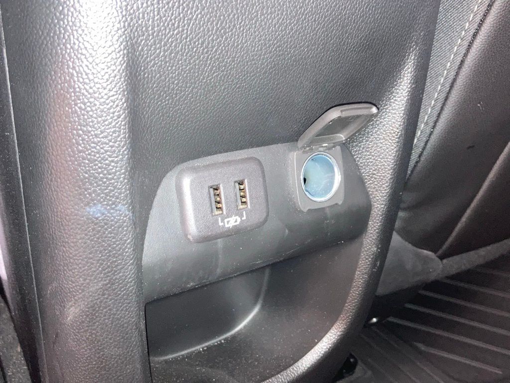 2022 Chevrolet Colorado Z71 photo 2