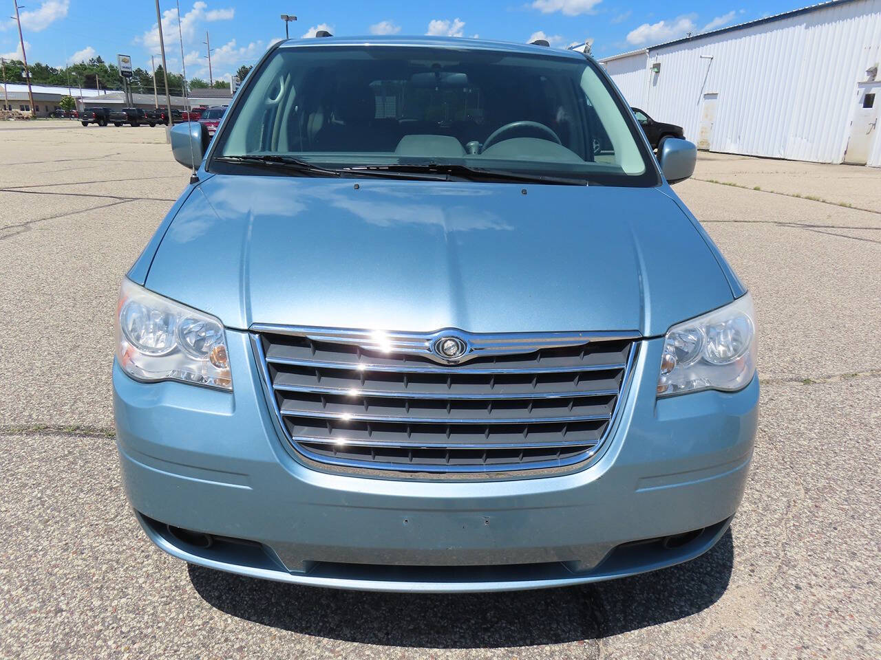 2009 Chrysler Town & Country Touring photo 2