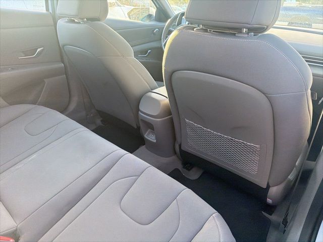 2024 Hyundai Elantra SEL photo 8
