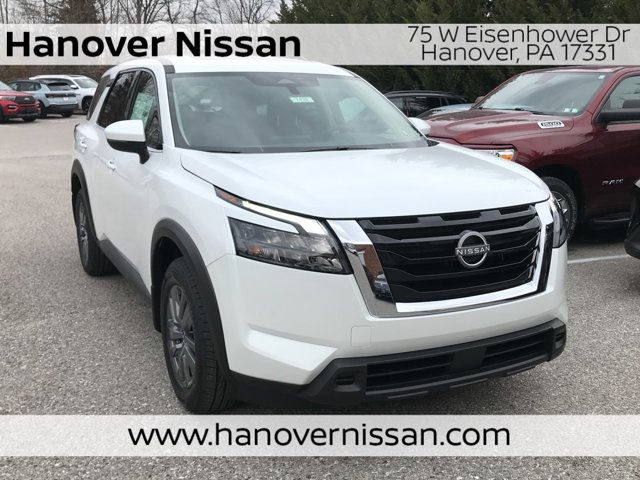 2025 Nissan Pathfinder SV's photo